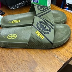 Gently used Mens Ecko Unlimited Slides olive/black/yellow size 12